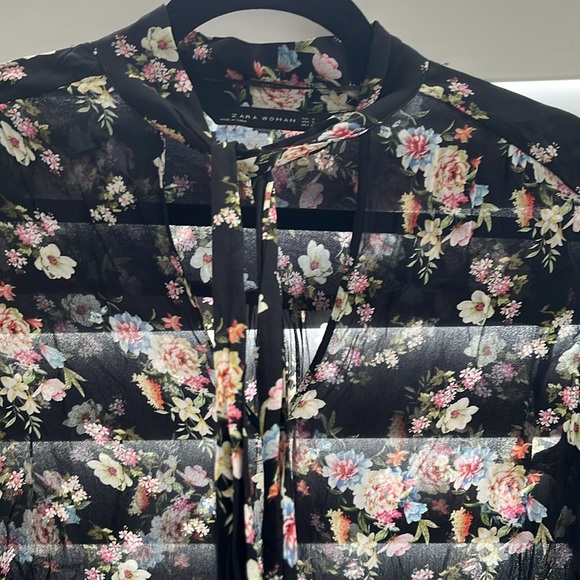 Zara sheer flowy black floral tunic - Picture 3 of 5